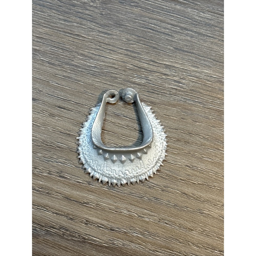 Mattel Raven Queen "Getting Fairest" Necklace Doll 1